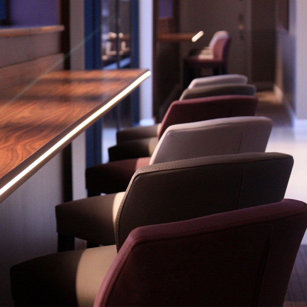 Poseur Tables